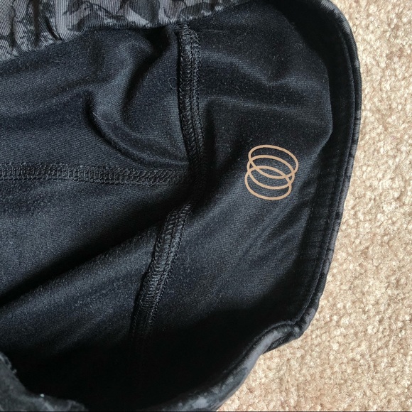 Floral Calia Look a Like Workout Legging - Picture 3 of 6